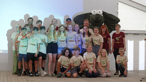 Gruppenfoto mit mehreren Menschen