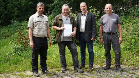 Gruppenbild mit mehreren Menschen