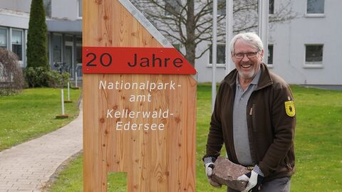  Erhard Bemmann bei Eingang des Nationalparkamt