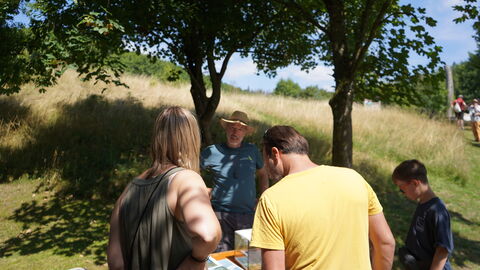 Am Nationalparkstand Hier gab es Informationen zu Heide, Heuschrecken und Grashüpfern.