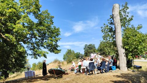Gottesdienst unter der Linde an der Koppe